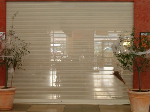 Rideau à lames micro-perforées prélaqué blanc