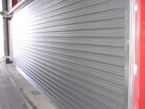 Rideau à lames pleines galvanisé grande largeur