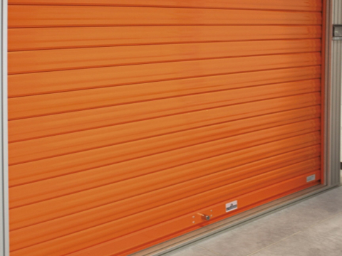 Rideau à lames pleines laqué renforcé