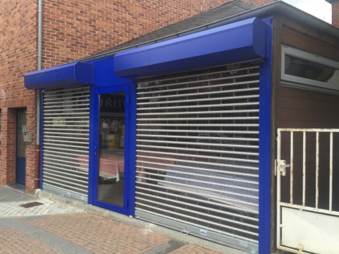 Rideau à lames transparentes avec caisson